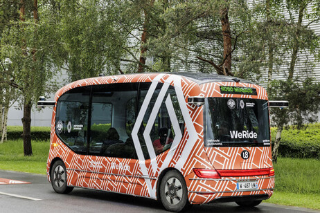 Minibus autonomo Renault, il debutto al torneo Roland Garros